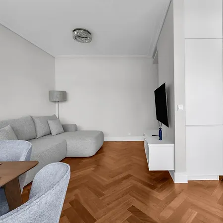 Ochota - Parking, Balcony & Railway Nearby - By Rentujemy 아파트 *