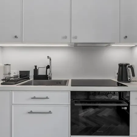 Ochota - Parking, Balcony & Railway Nearby - By Rentujemy Warschau