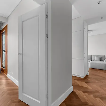 Appartement Ochota - Parking, Balcony & Railway Nearby - By Rentujemy Warschau