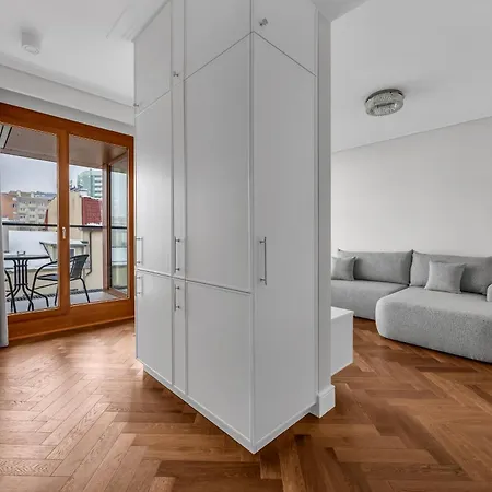 Ochota - Parking, Balcony & Railway Nearby - By Rentujemy