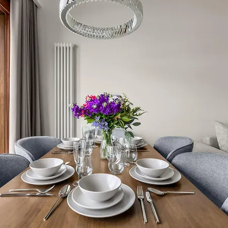 Ochota - Parking, Balcony & Railway Nearby - By Rentujemy Apartmán *