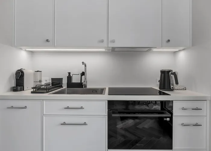 Ochota - Parking, Balcony & Railway Nearby - By Rentujemy Warschau