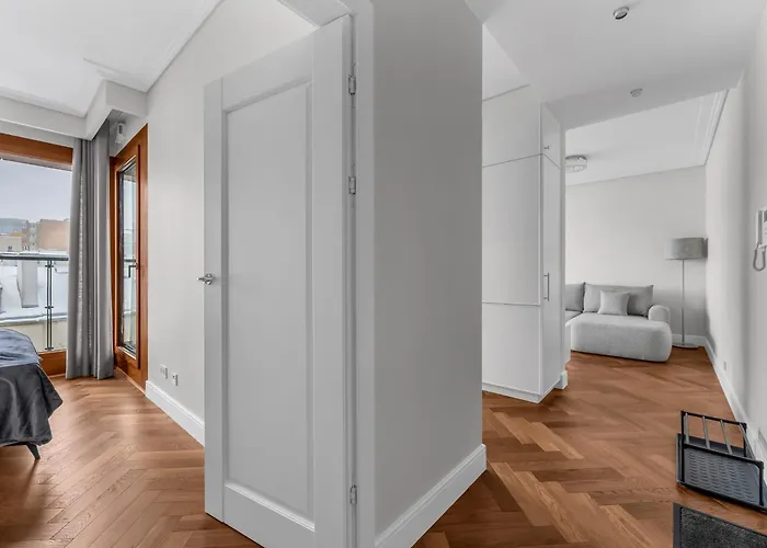 Appartement Ochota - Parking, Balcony & Railway Nearby - By Rentujemy Warschau