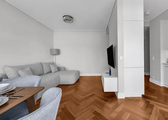 Ochota - Parking, Balcony & Railway Nearby - By Rentujemy Appartement *