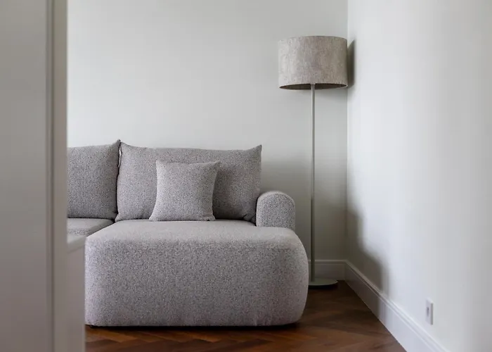 Appartement Ochota - Parking, Balcony & Railway Nearby - By Rentujemy